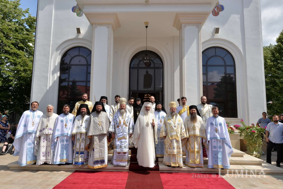 Biserica mare a Mănăstirii Ghighiu a fost resfințită 223490