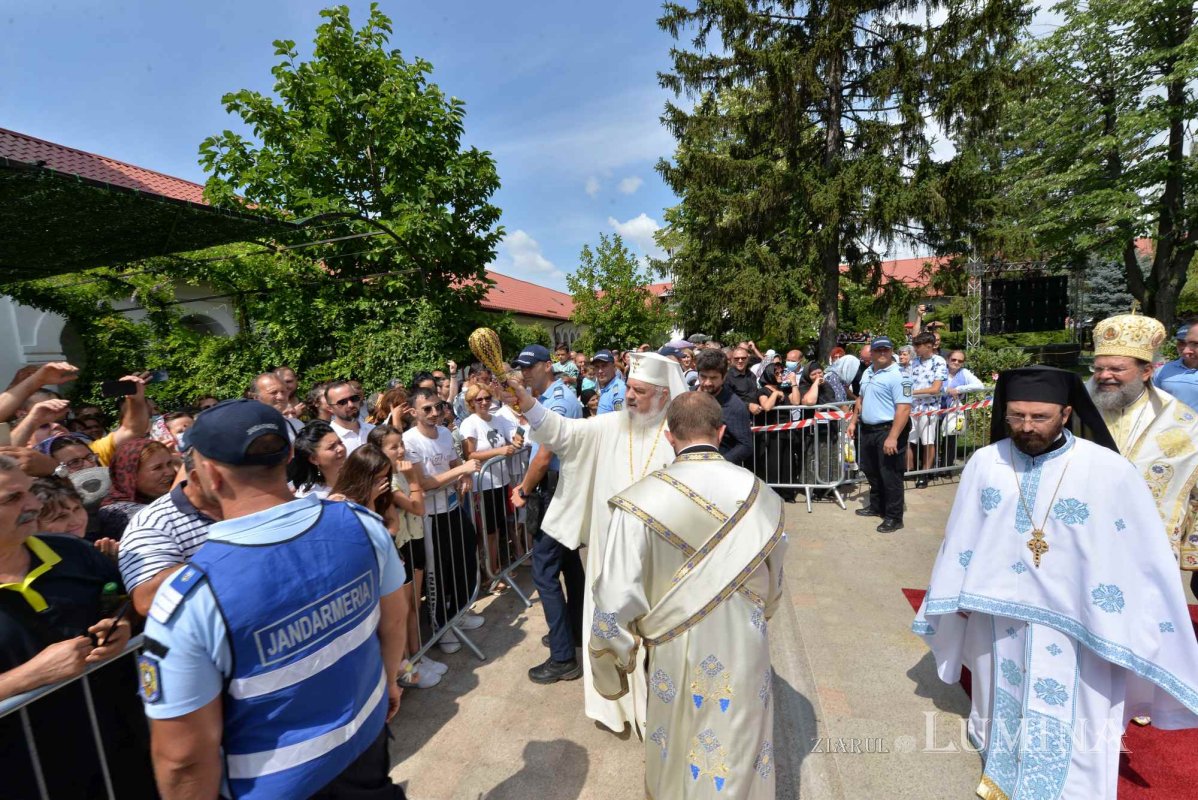 Biserica mare a Mănăstirii Ghighiu a fost resfințită 223491