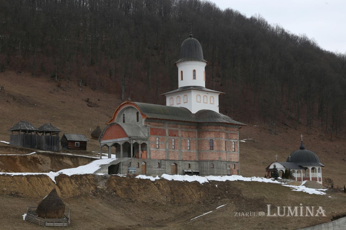 Mănăstirea Petrova „primeşte cu drag pe oricine, precum face şi Hristos” 224094