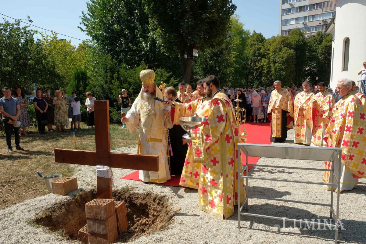Piatra de temelie a capelei parohiei bucureștene „Sfântul Mercurie” 224366
