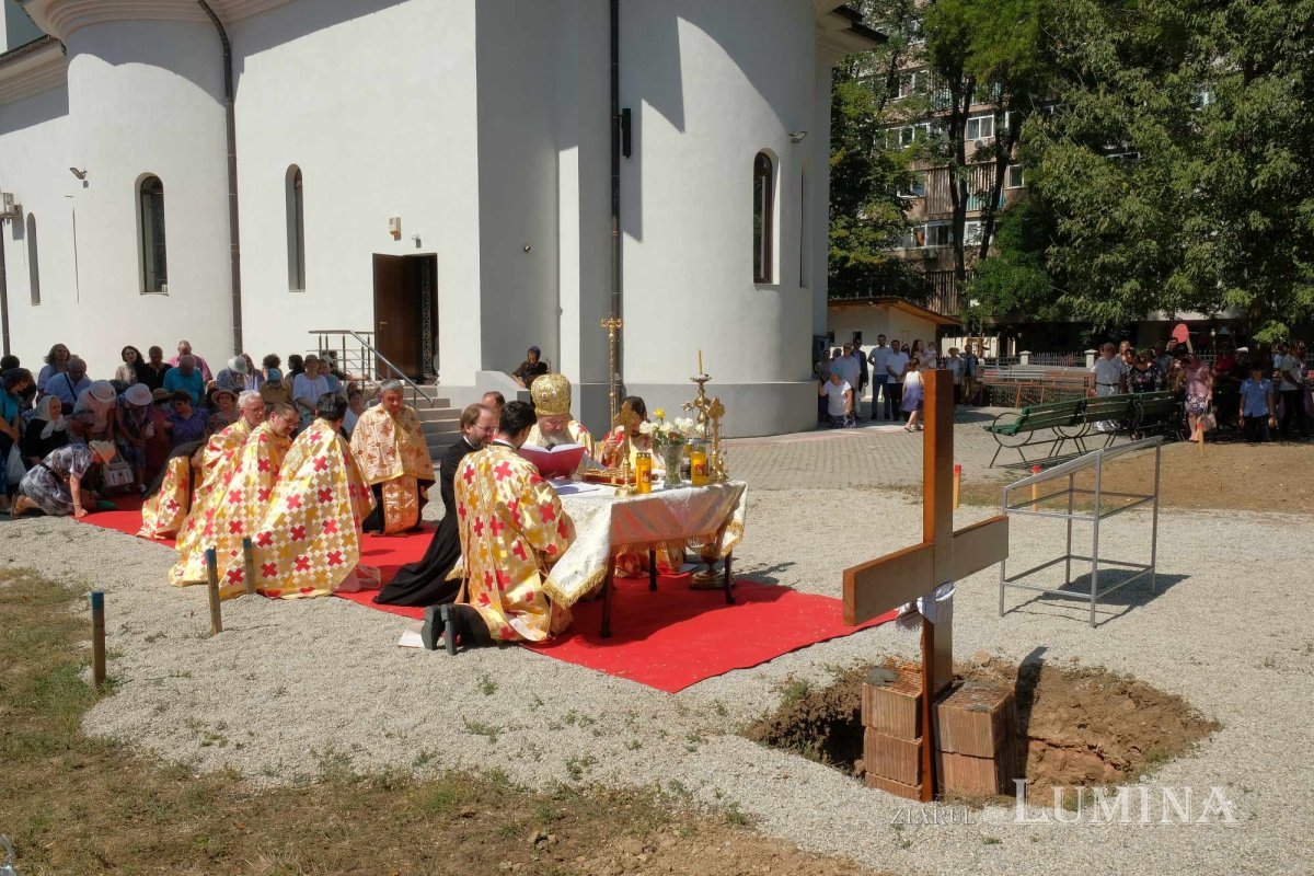 Piatra de temelie a capelei parohiei bucureștene „Sfântul Mercurie” 224377