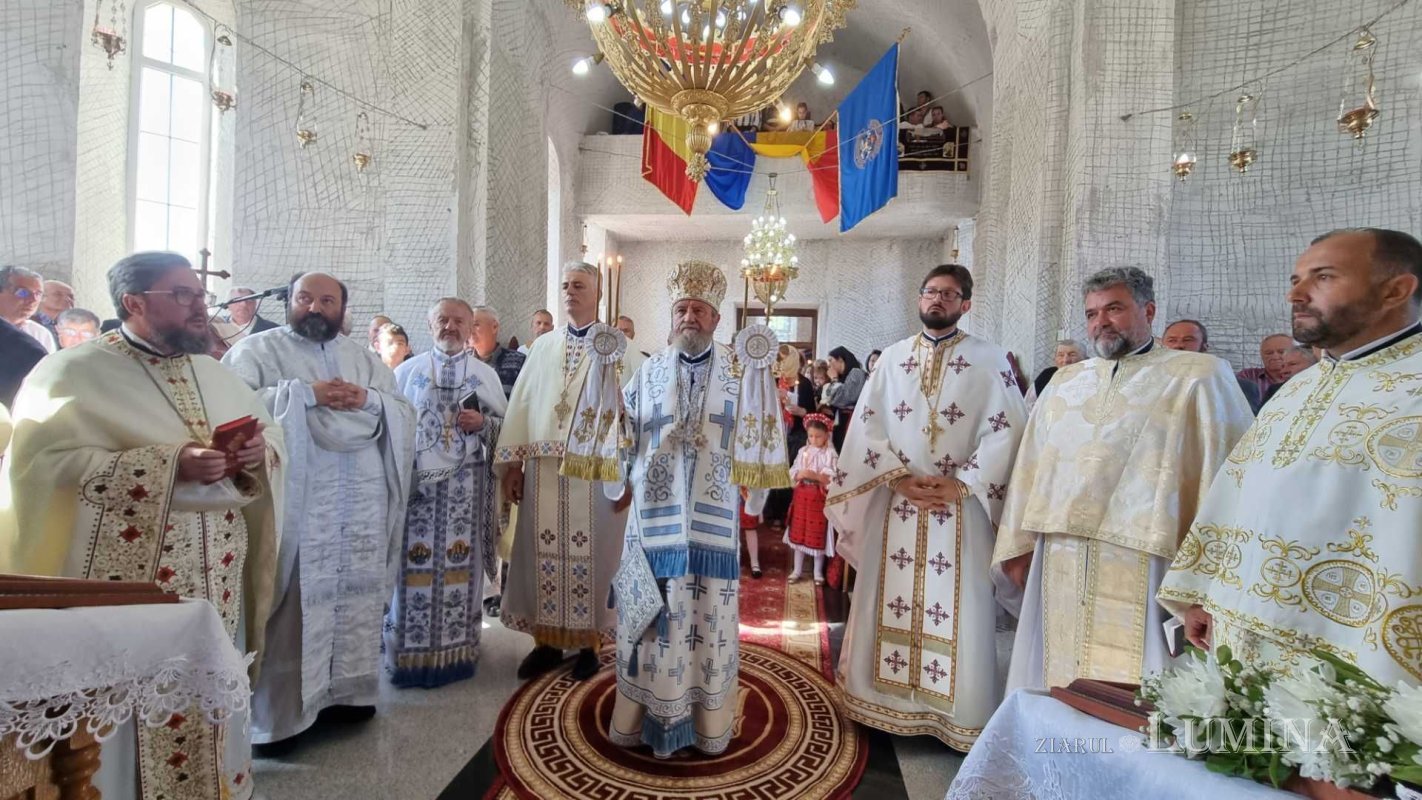 Sfinţire de biserică la Văleni, judeţul Braşov 224483