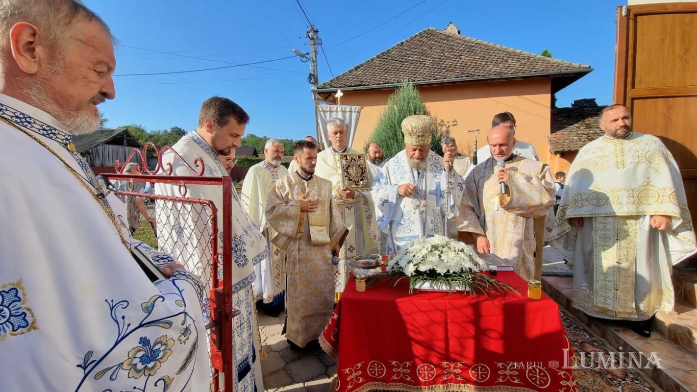 Sfinţire de biserică la Văleni, judeţul Braşov 224484