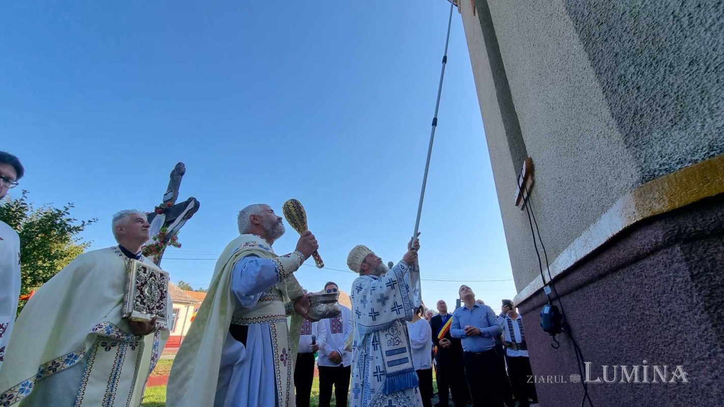Sfinţire de biserică la Văleni, judeţul Braşov 224485