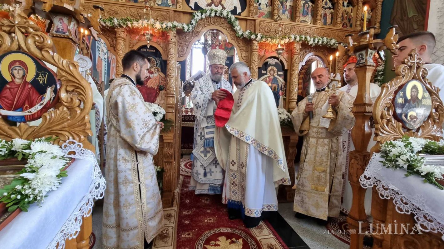 Sfinţire de biserică la Văleni, judeţul Braşov 224491