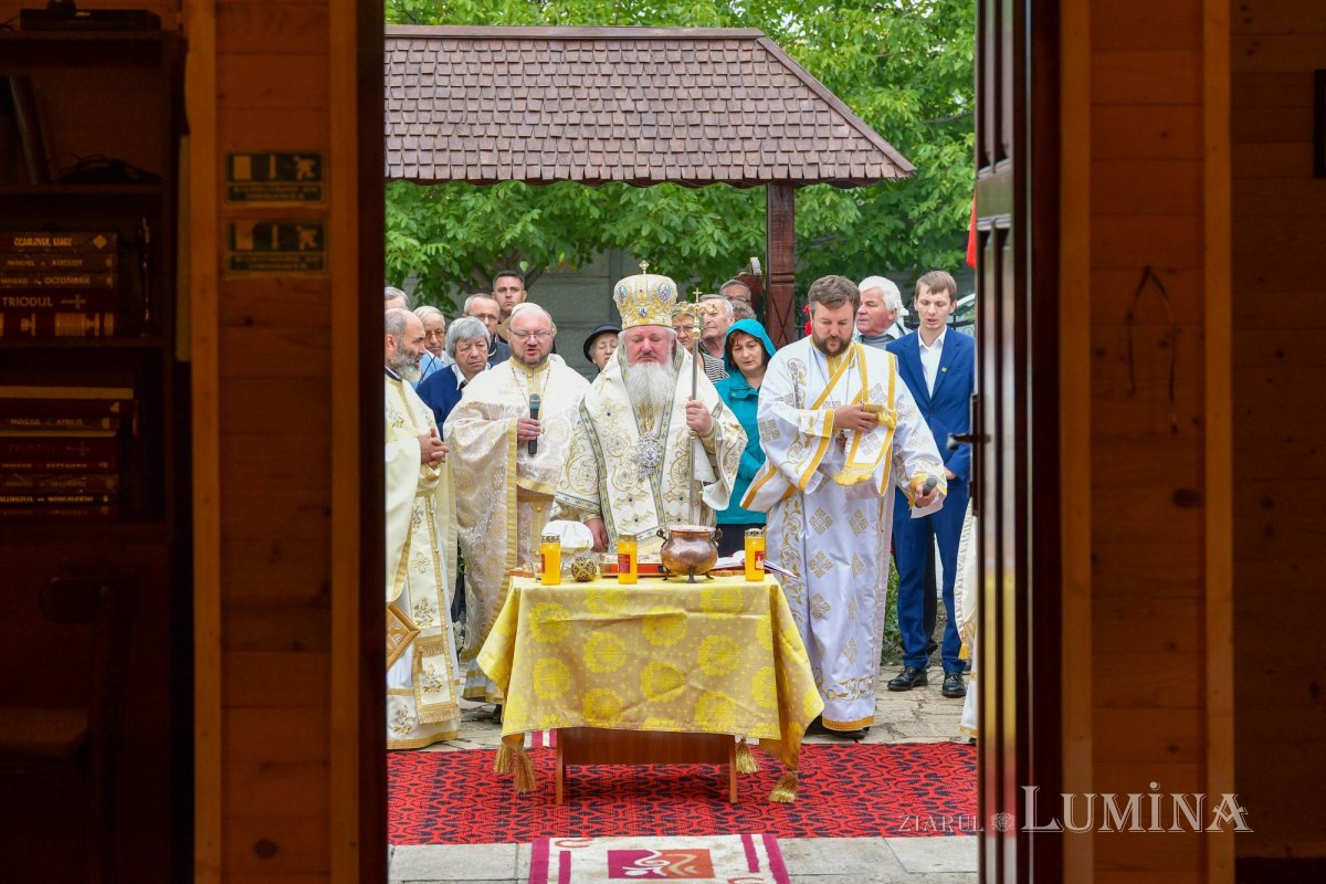 O nouă biserică a fost sfințită în orașul prahovean Mizil 225210