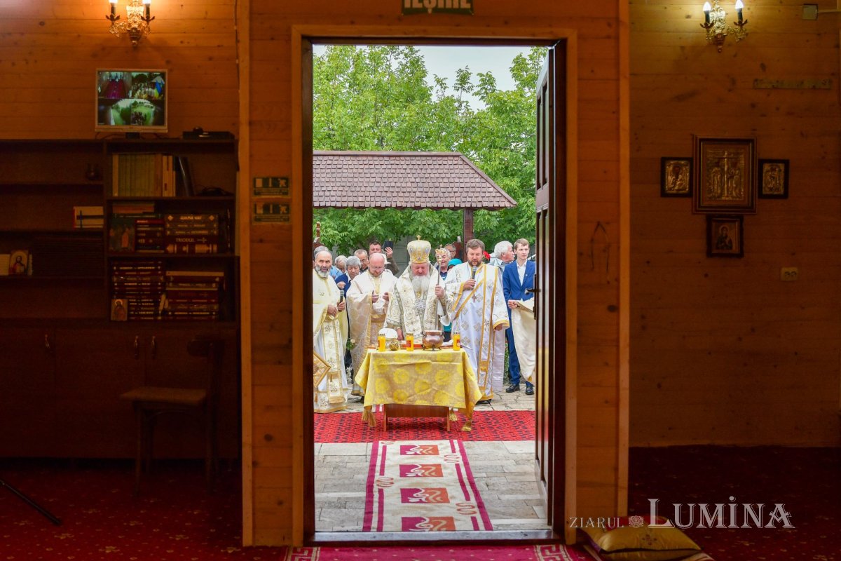 O nouă biserică a fost sfințită în orașul prahovean Mizil 225212