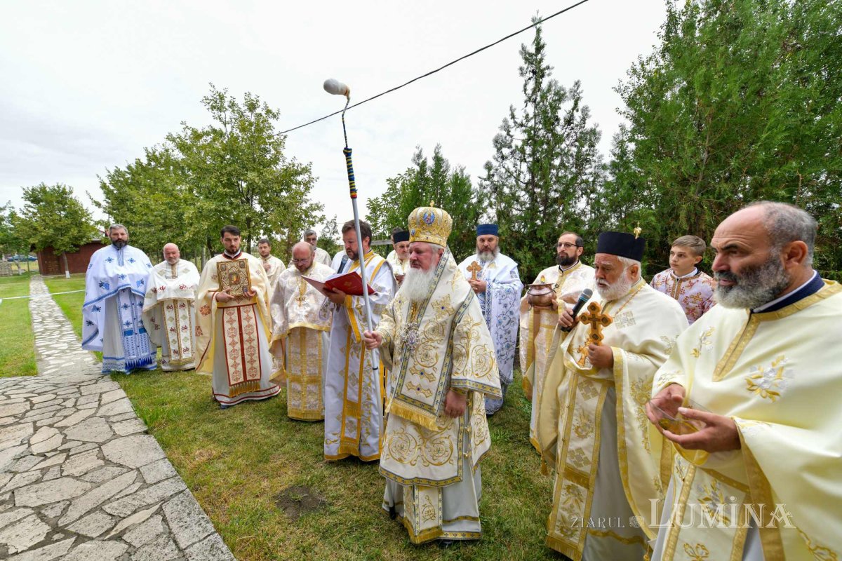 O nouă biserică a fost sfințită în orașul prahovean Mizil 225216