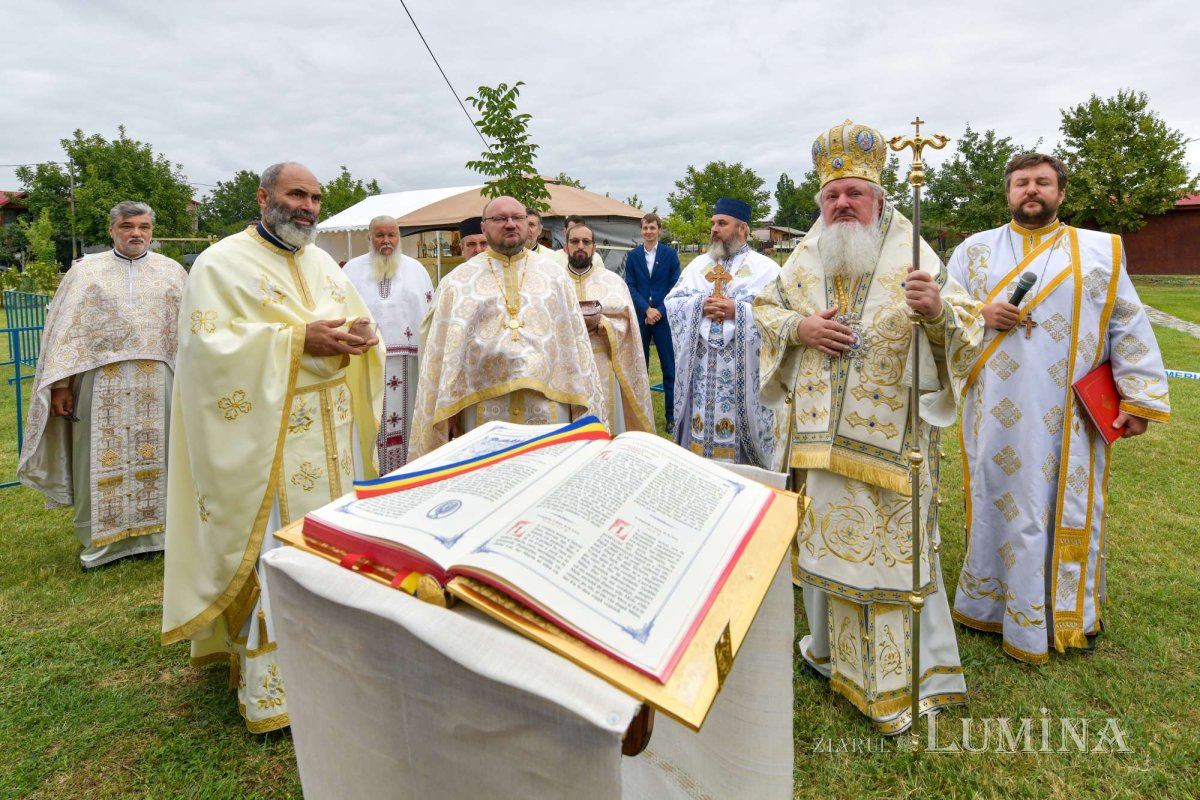 O nouă biserică a fost sfințită în orașul prahovean Mizil 225219