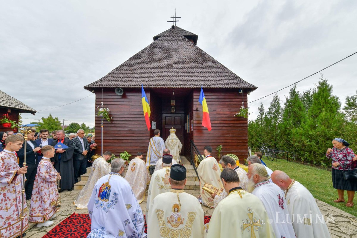 O nouă biserică a fost sfințită în orașul prahovean Mizil 225227