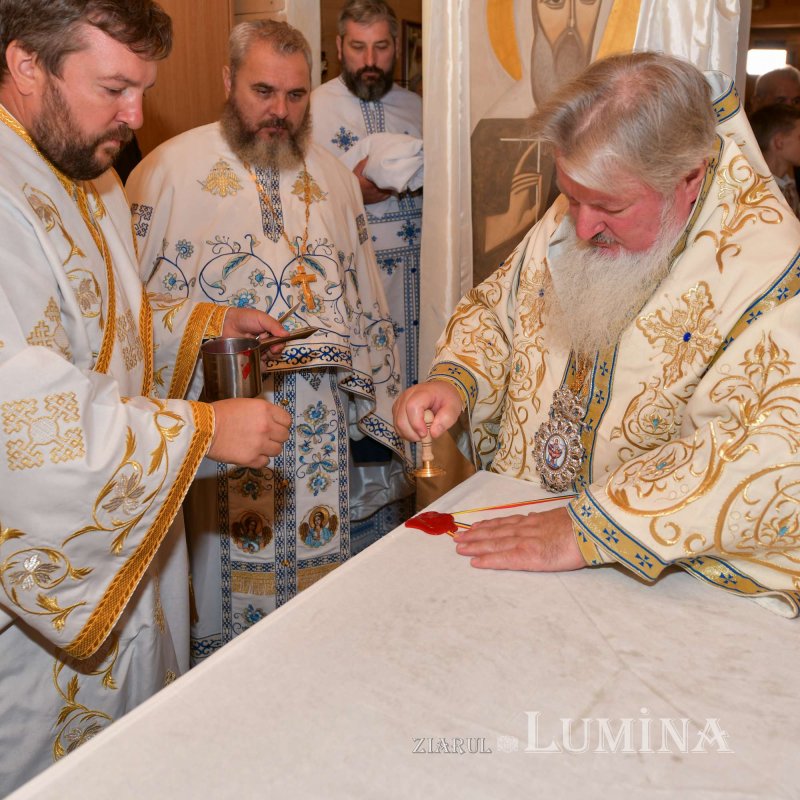 O nouă biserică a fost sfințită în orașul prahovean Mizil 225233