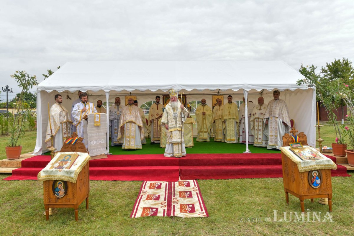 O nouă biserică a fost sfințită în orașul prahovean Mizil 225255