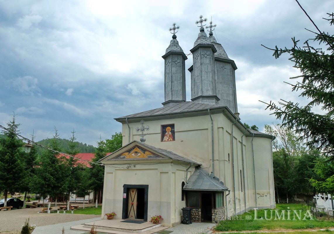 Istorie și rugăciune într-o parohie de pe „Valea Timpului” 224959