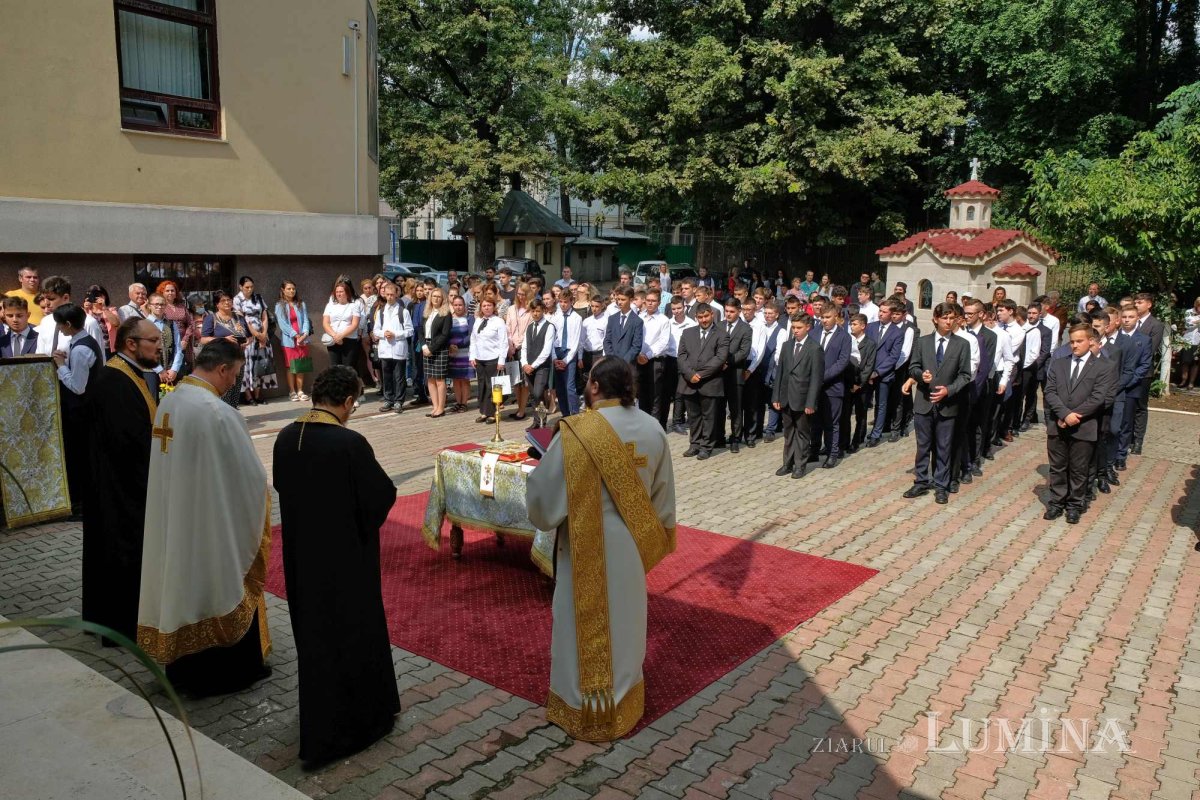 Rugăciune la început de an şcolar pentru elevii Seminarului Teologic din Capitală 225162