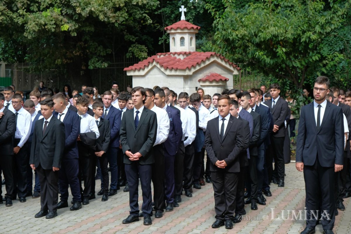 Rugăciune la început de an şcolar pentru elevii Seminarului Teologic din Capitală 225163