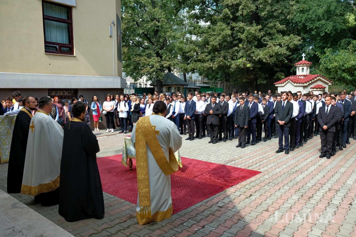 Rugăciune la început de an şcolar pentru elevii Seminarului Teologic din Capitală 225164