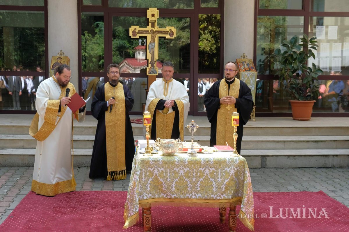 Rugăciune la început de an şcolar pentru elevii Seminarului Teologic din Capitală 225165