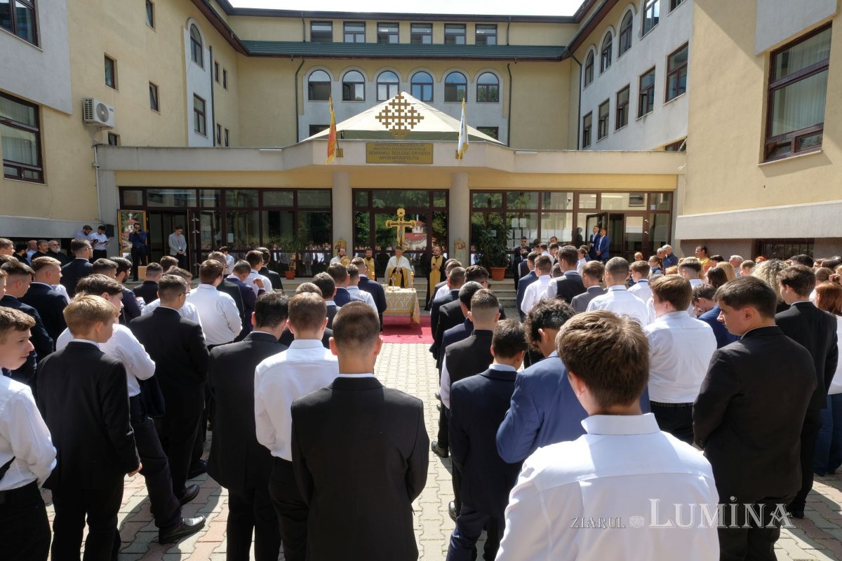 Rugăciune la început de an şcolar pentru elevii Seminarului Teologic din Capitală 225166