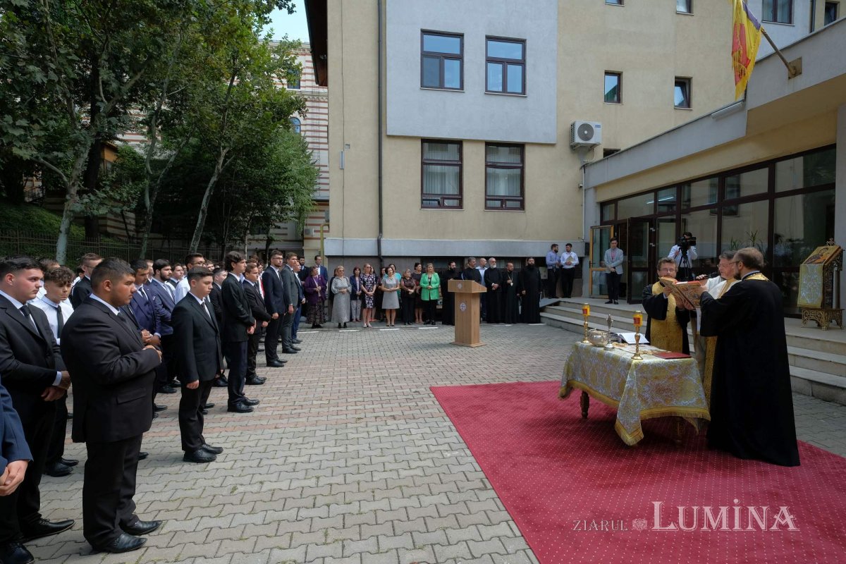 Rugăciune la început de an şcolar pentru elevii Seminarului Teologic din Capitală 225174