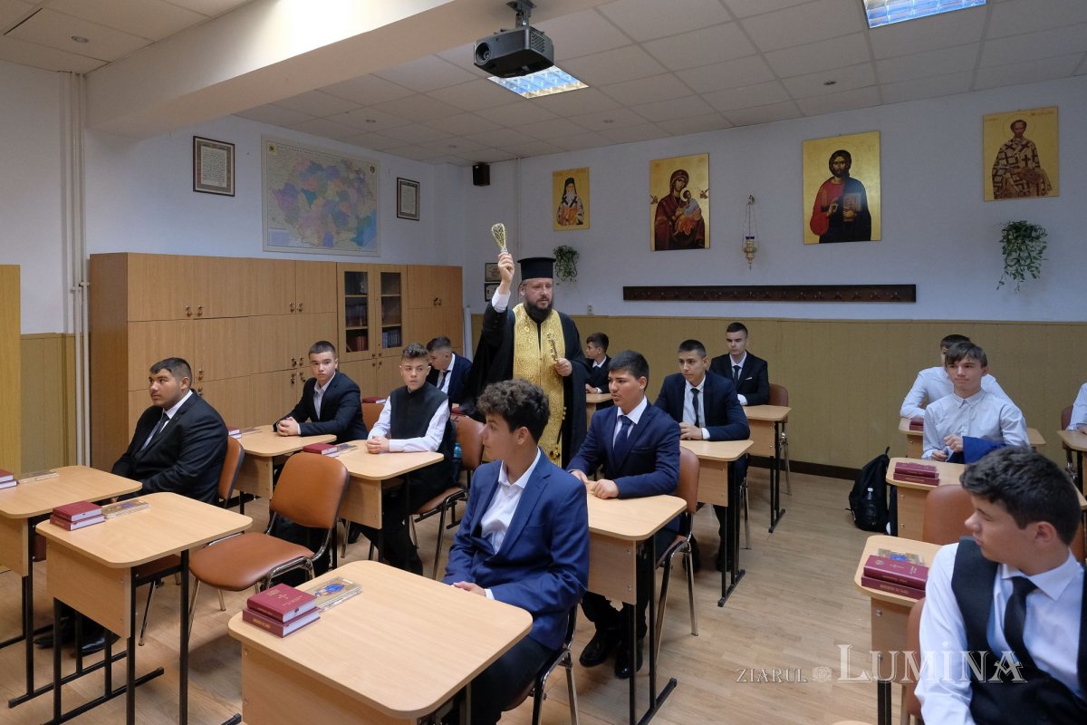 Rugăciune la început de an şcolar pentru elevii Seminarului Teologic din Capitală 225184
