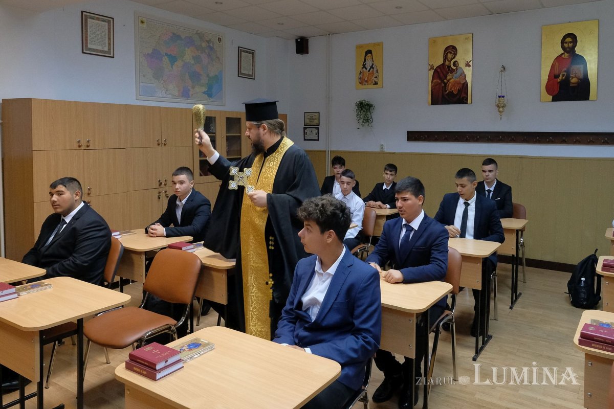 Rugăciune la început de an şcolar pentru elevii Seminarului Teologic din Capitală 225185
