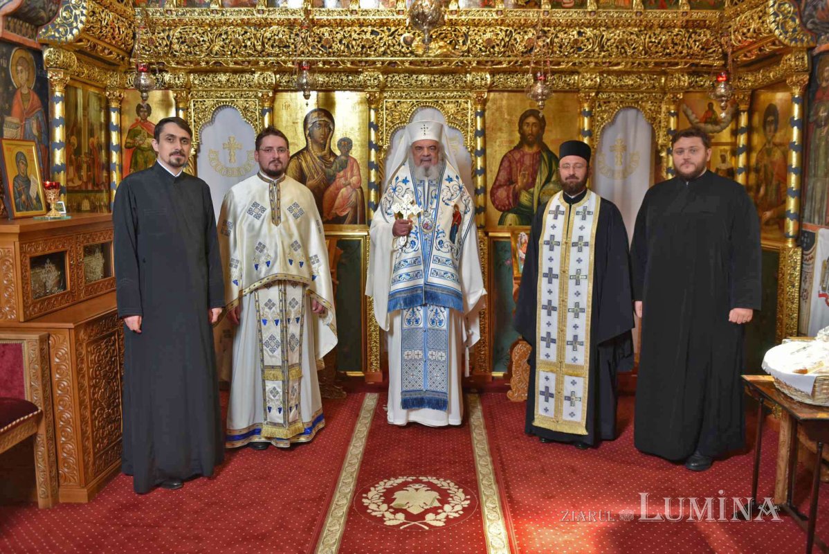 „Prin sfințenia vieții sale, Maica Domnului a devenit ocrotitoarea anului bisericesc” 225529