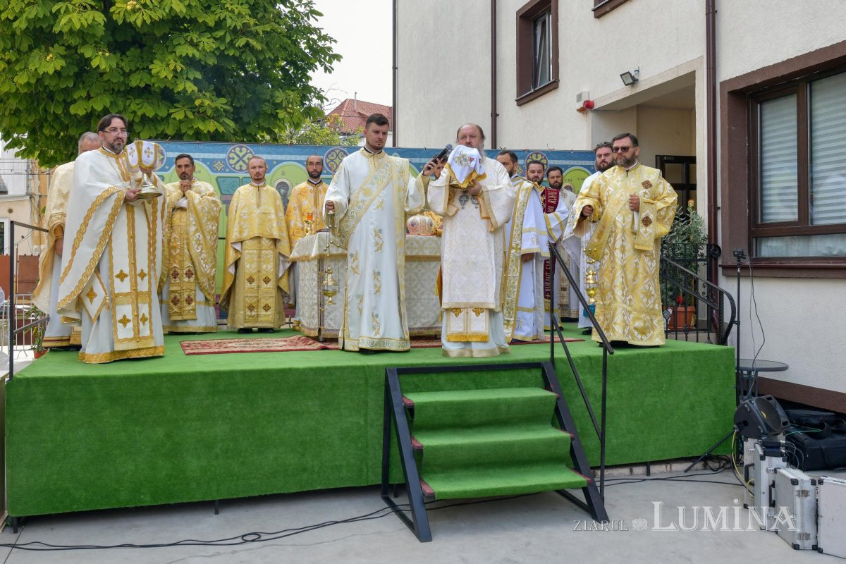 Sfinții Părinți Ioachim și Ana, cinstiți în lăcașul bucureștean închinat lor 225749