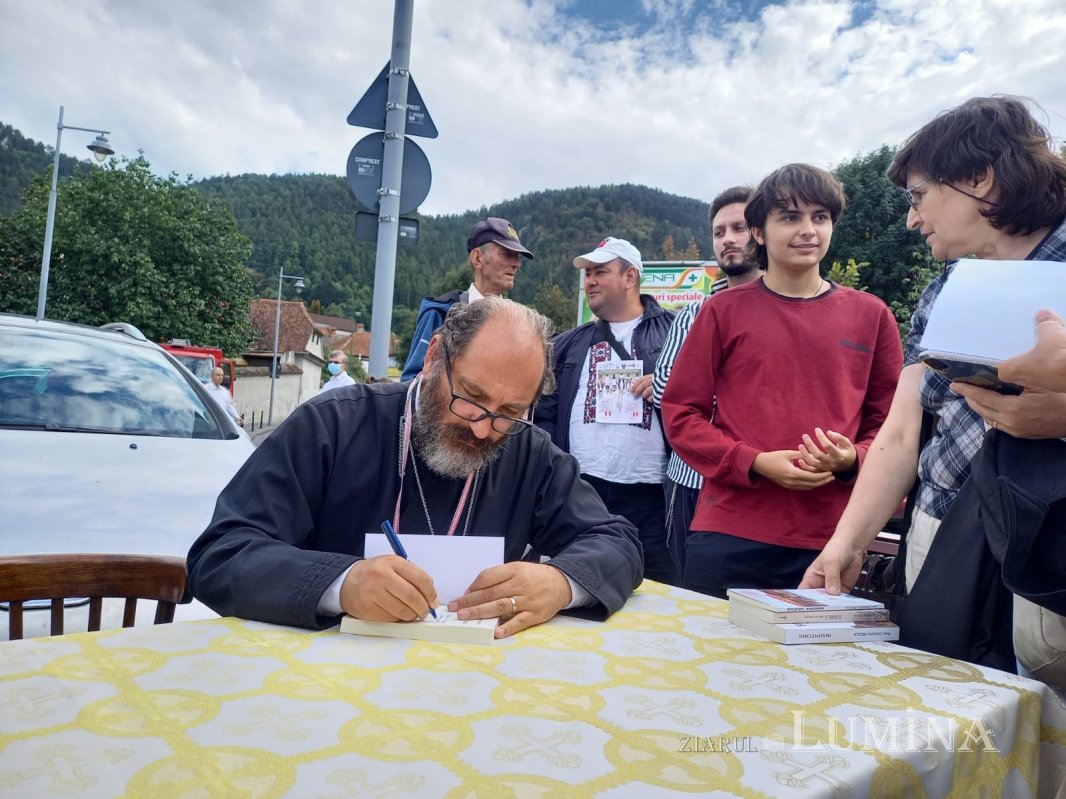 Părintele Constantin Necula a conferenţiat la ITO Braşov 225806