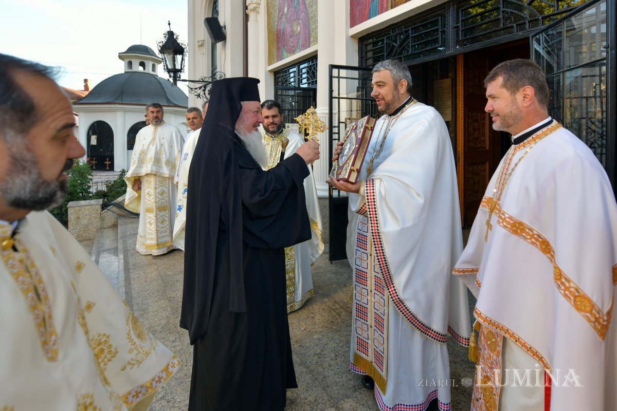 Patriarhul României a resfințit biserica istorică „Sfânta Vineri” din Ploiești 225897