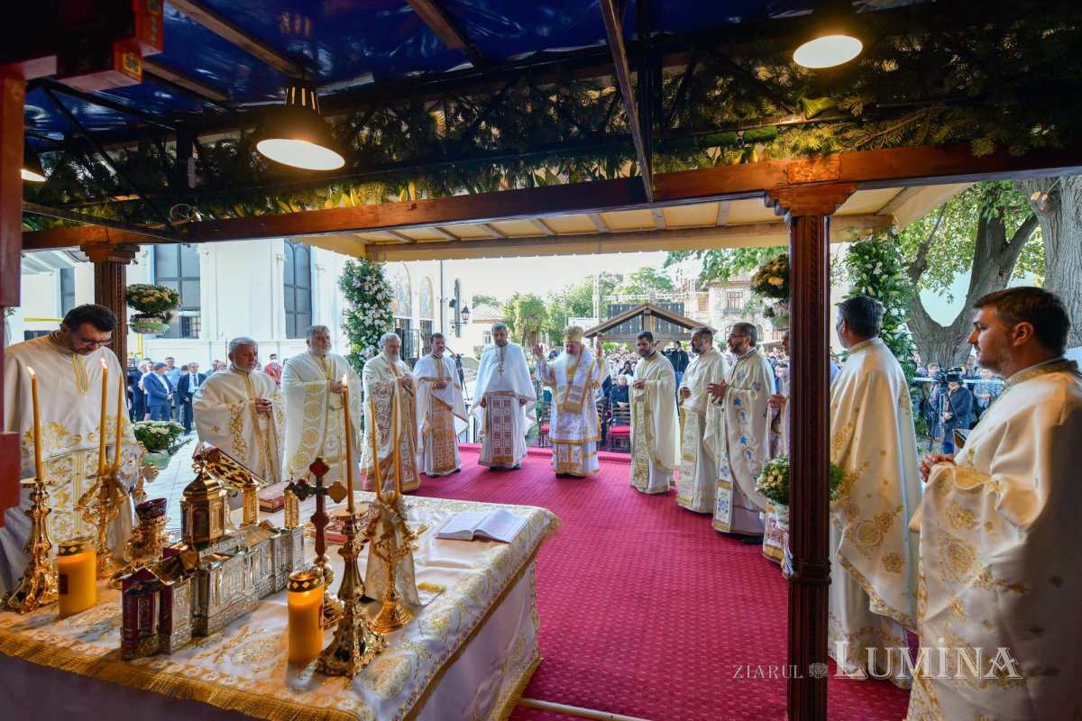 Patriarhul României a resfințit biserica istorică „Sfânta Vineri” din Ploiești 225905