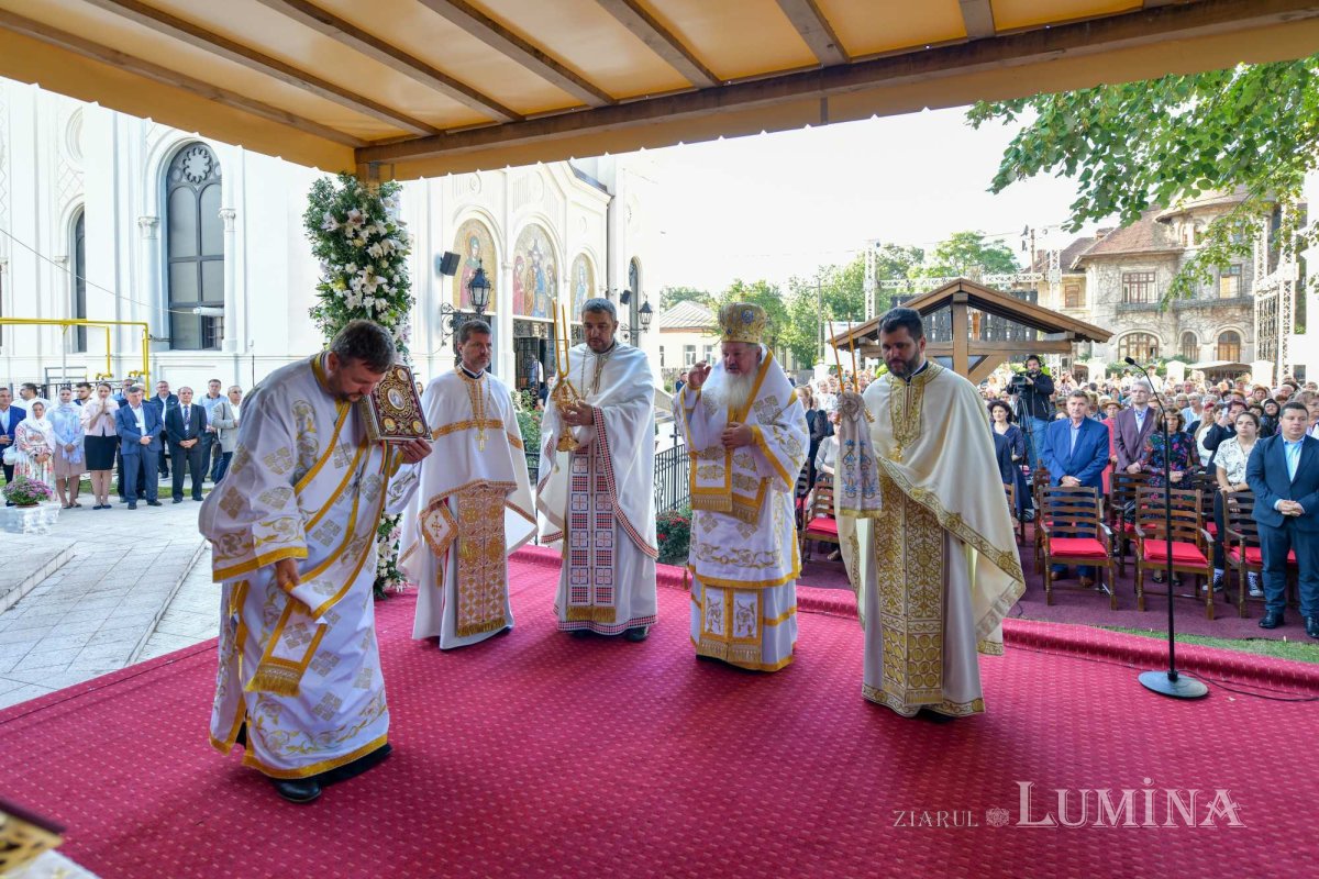 Patriarhul României a resfințit biserica istorică „Sfânta Vineri” din Ploiești 225909