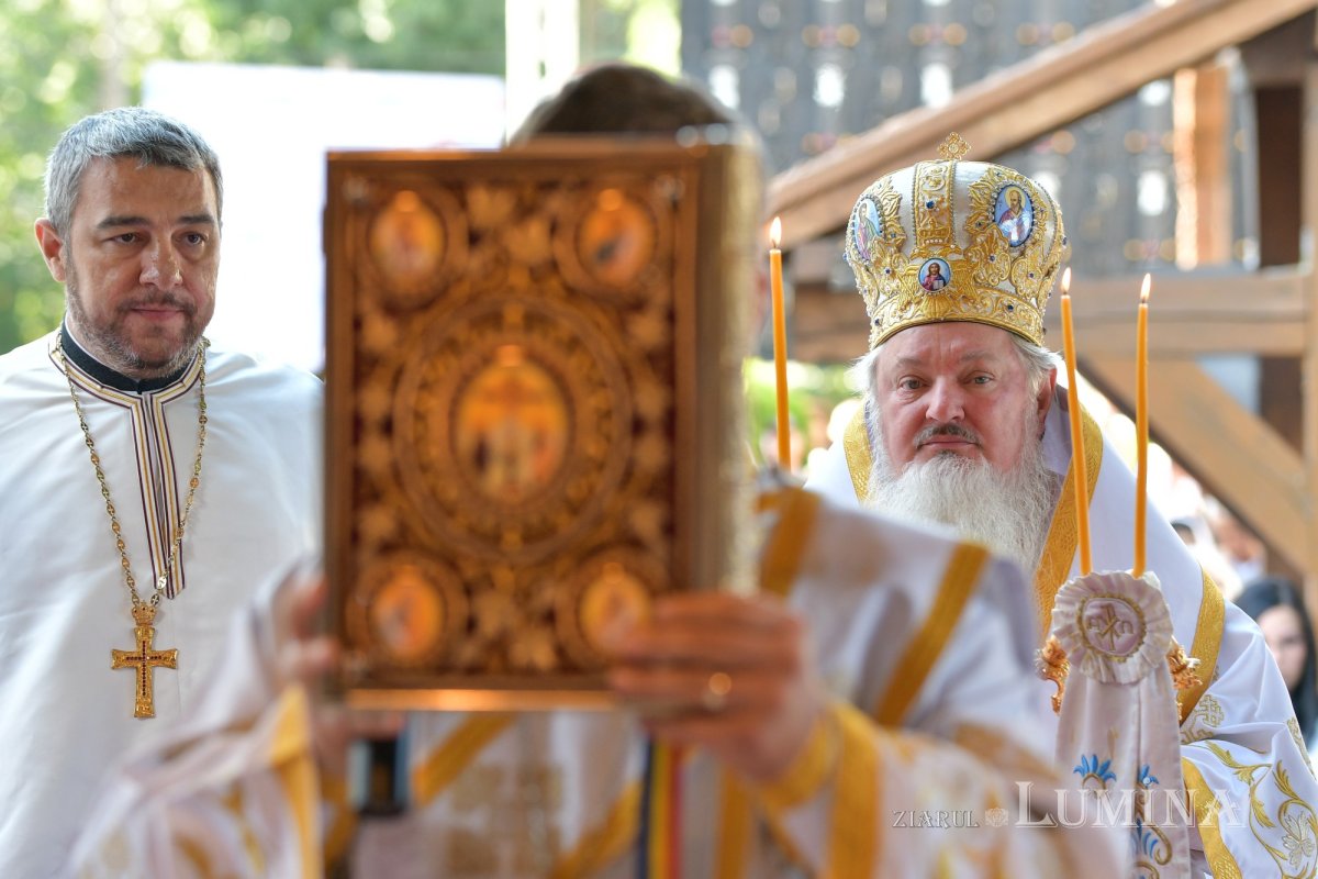 Patriarhul României a resfințit biserica istorică „Sfânta Vineri” din Ploiești 225911