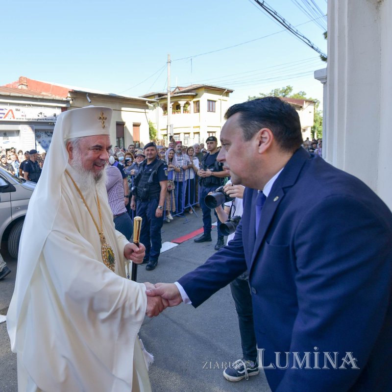 Patriarhul României a resfințit biserica istorică „Sfânta Vineri” din Ploiești 225927