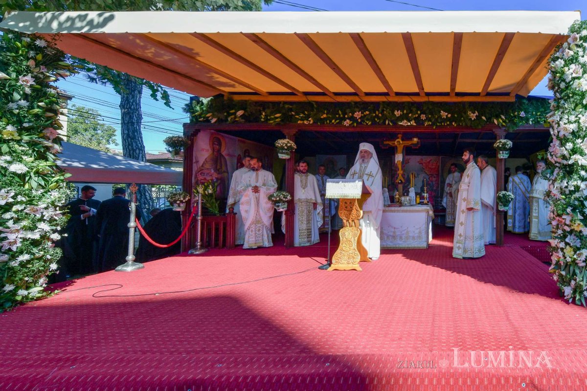 Patriarhul României a resfințit biserica istorică „Sfânta Vineri” din Ploiești 225931