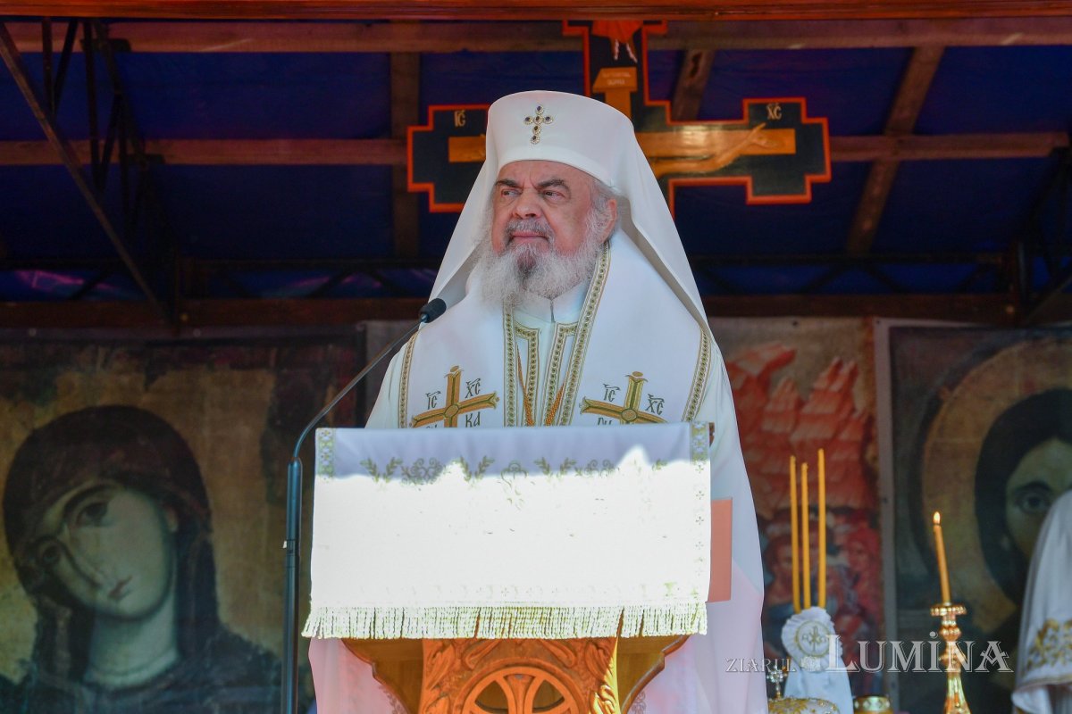 Patriarhul României a resfințit biserica istorică „Sfânta Vineri” din Ploiești 225933