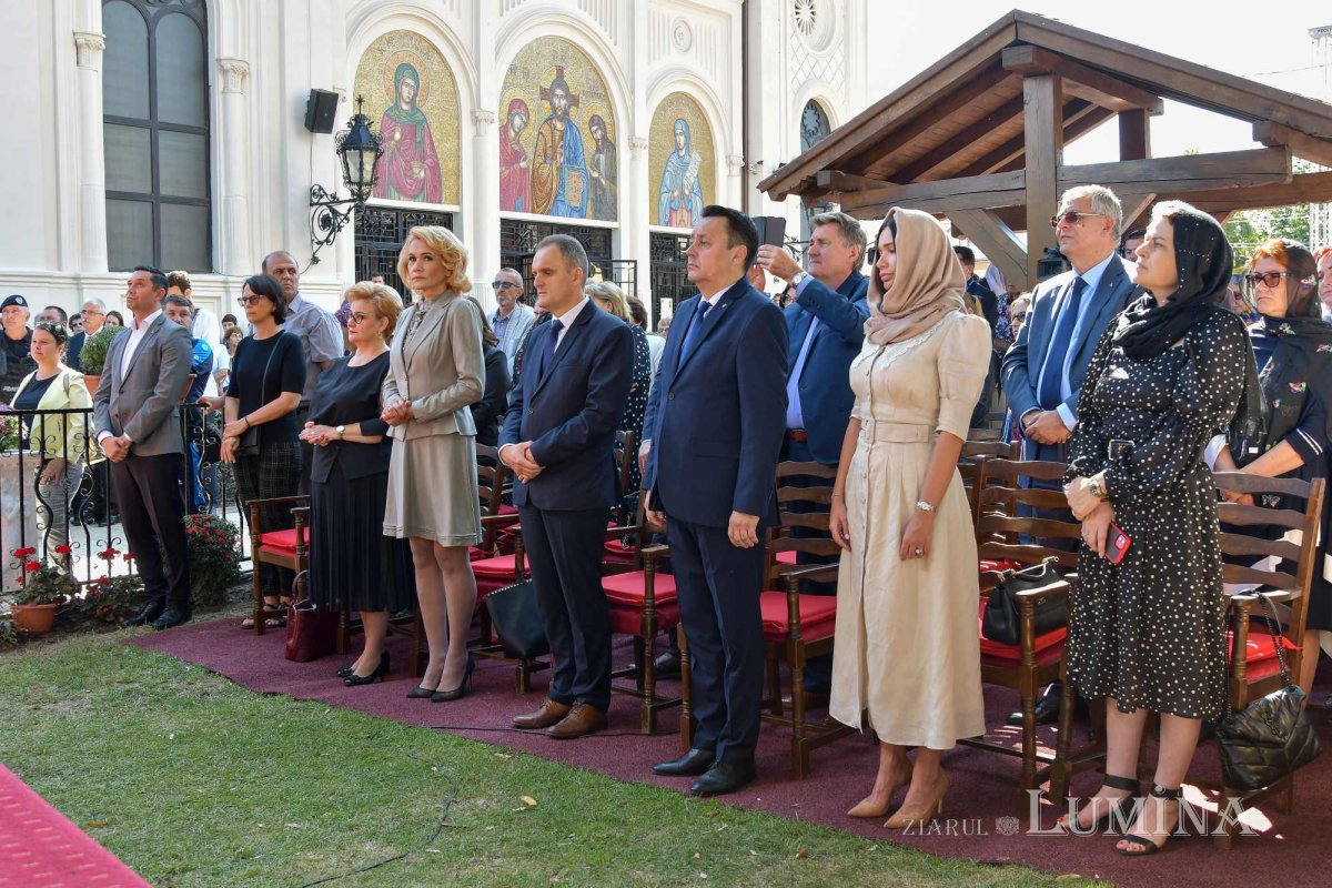 Patriarhul României a resfințit biserica istorică „Sfânta Vineri” din Ploiești 225937