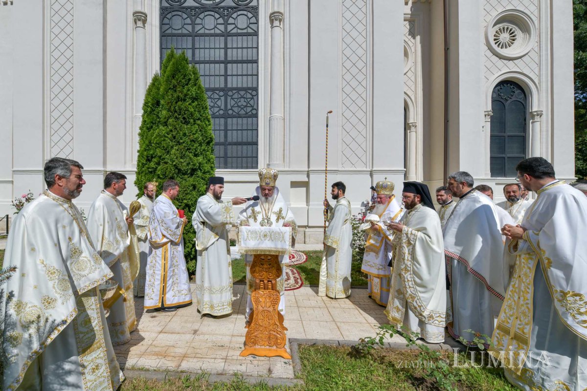 Patriarhul României a resfințit biserica istorică „Sfânta Vineri” din Ploiești 225942