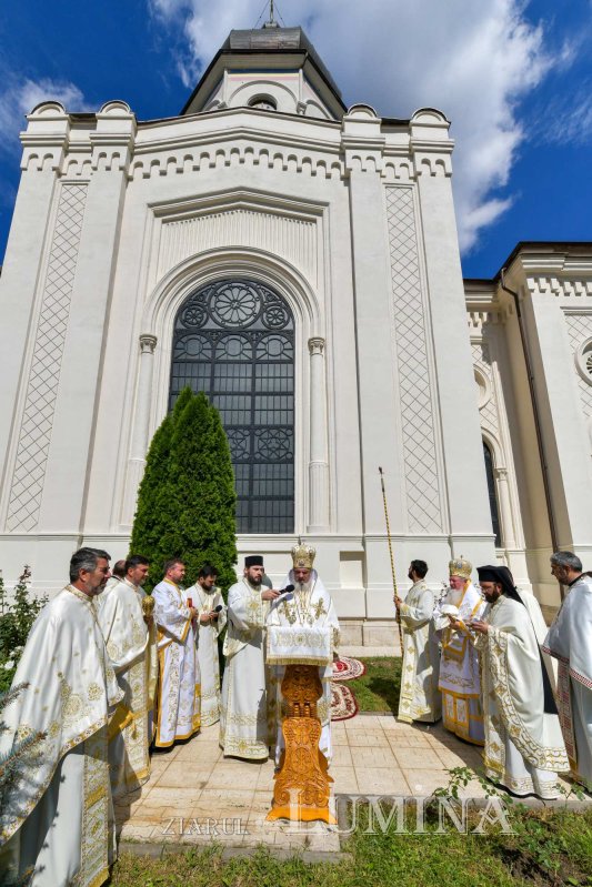 Patriarhul României a resfințit biserica istorică „Sfânta Vineri” din Ploiești 225943