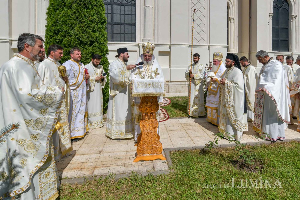 Patriarhul României a resfințit biserica istorică „Sfânta Vineri” din Ploiești 225944