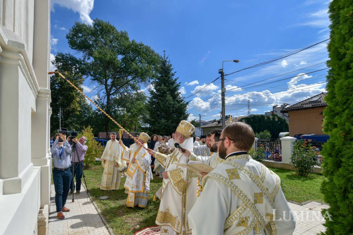 Patriarhul României a resfințit biserica istorică „Sfânta Vineri” din Ploiești 225947