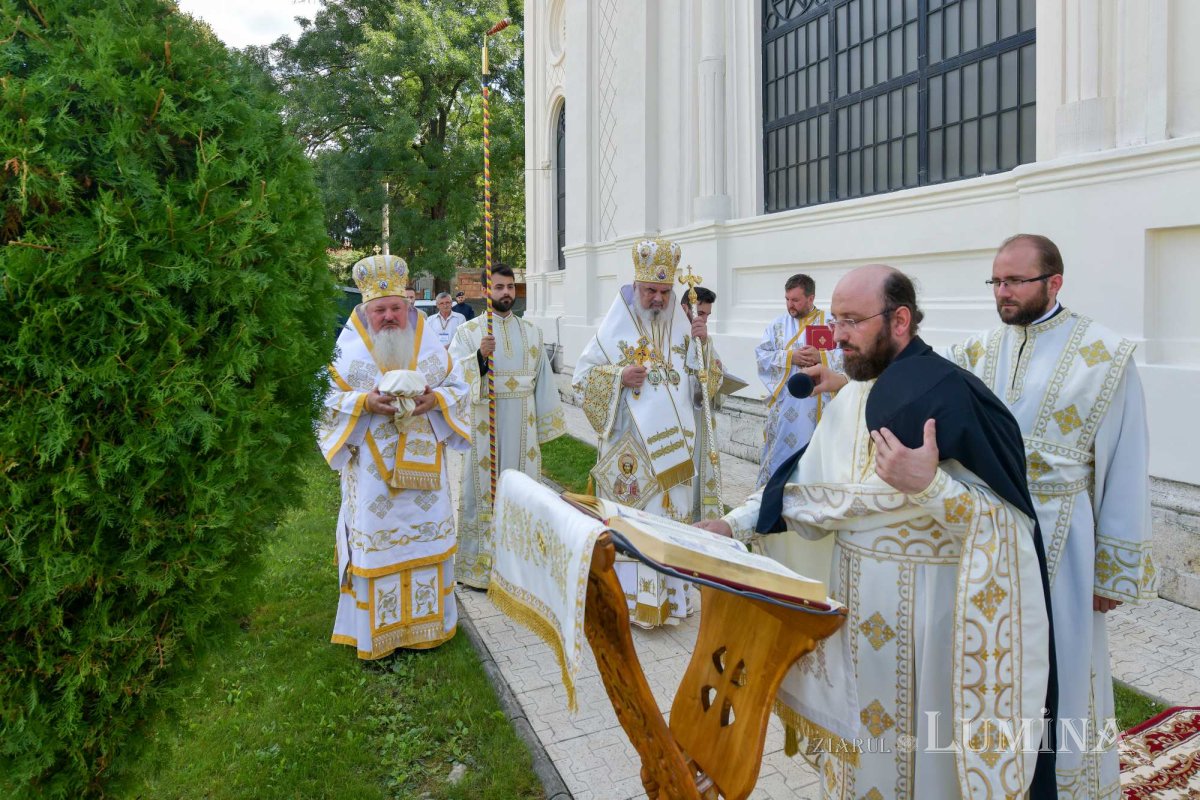Patriarhul României a resfințit biserica istorică „Sfânta Vineri” din Ploiești 225952