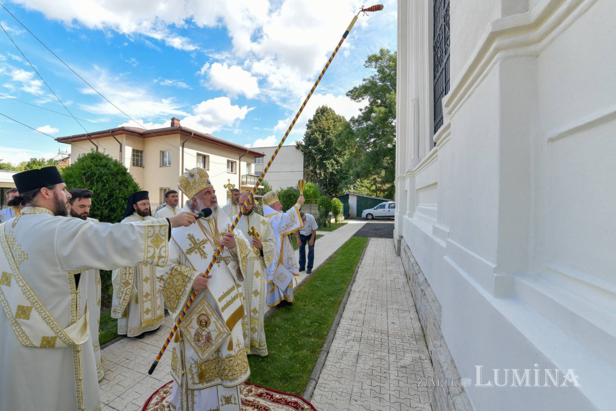 Patriarhul României a resfințit biserica istorică „Sfânta Vineri” din Ploiești 225954