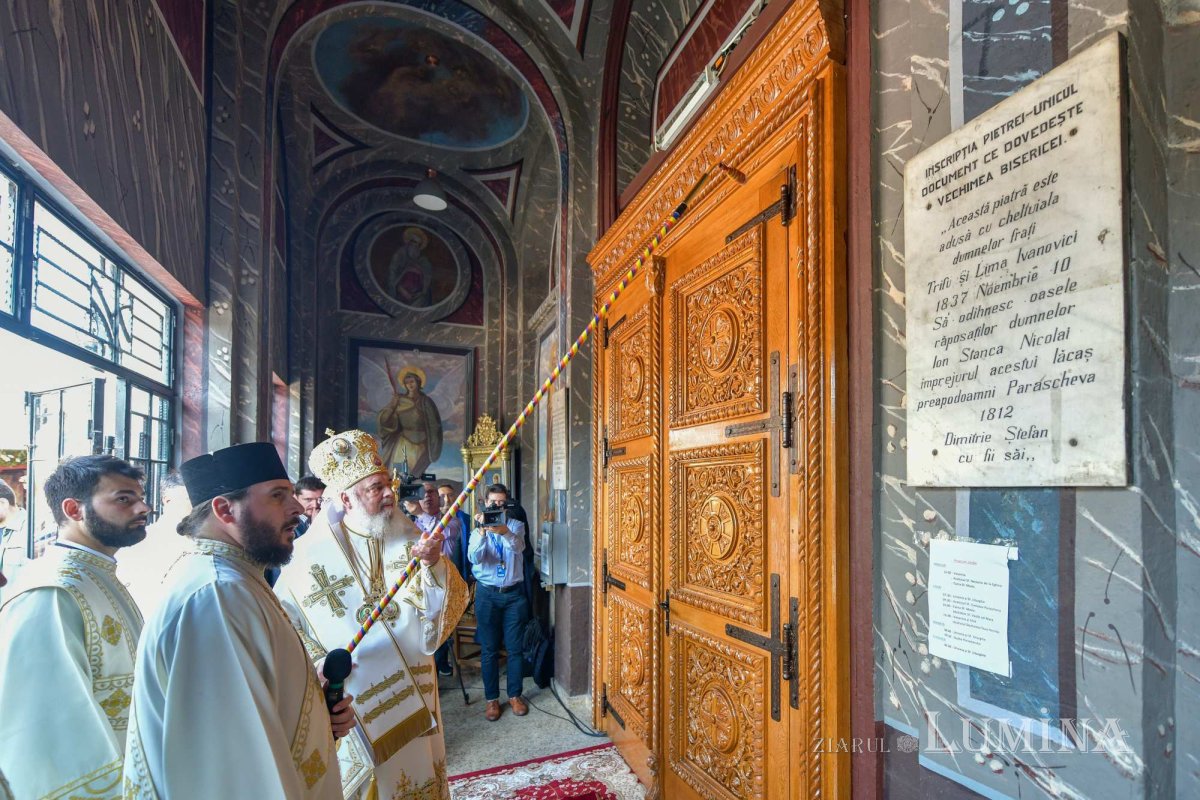 Patriarhul României a resfințit biserica istorică „Sfânta Vineri” din Ploiești 225955