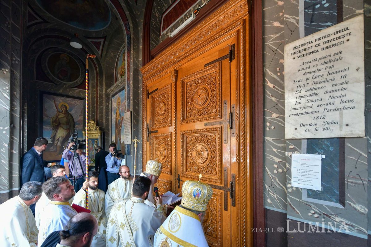 Patriarhul României a resfințit biserica istorică „Sfânta Vineri” din Ploiești 225956