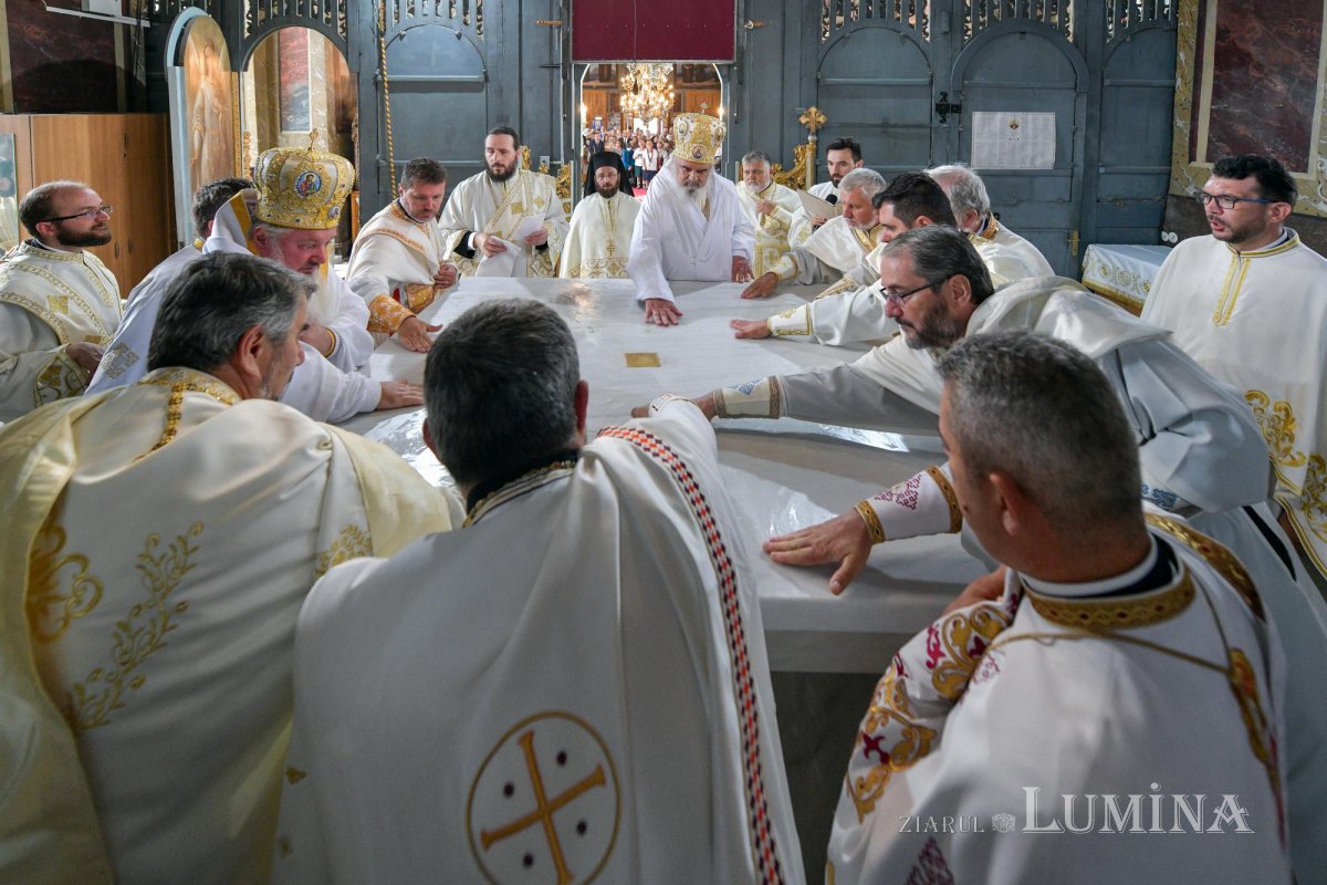 Patriarhul României a resfințit biserica istorică „Sfânta Vineri” din Ploiești 225960