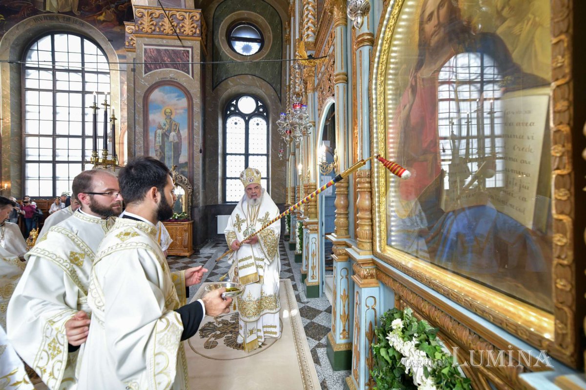 Patriarhul României a resfințit biserica istorică „Sfânta Vineri” din Ploiești 225969