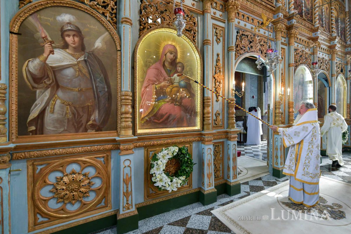 Patriarhul României a resfințit biserica istorică „Sfânta Vineri” din Ploiești 225971