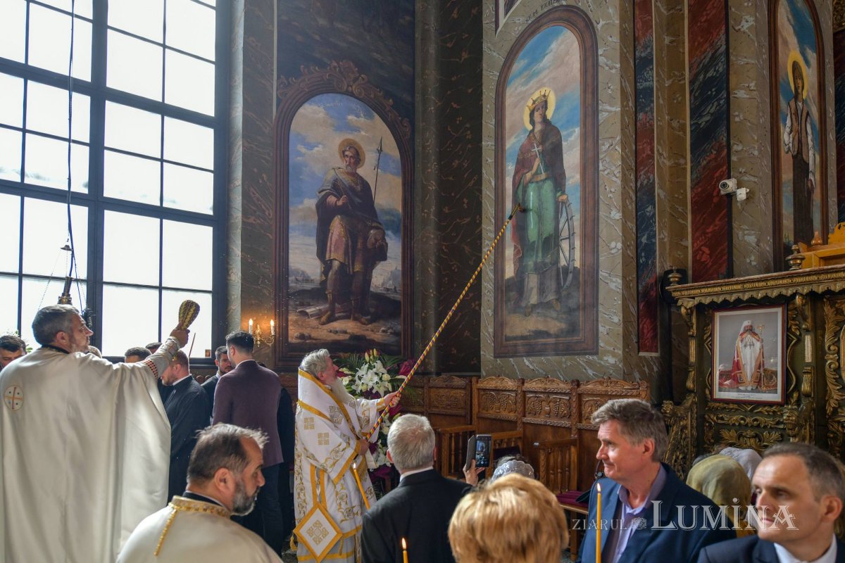 Patriarhul României a resfințit biserica istorică „Sfânta Vineri” din Ploiești 225973