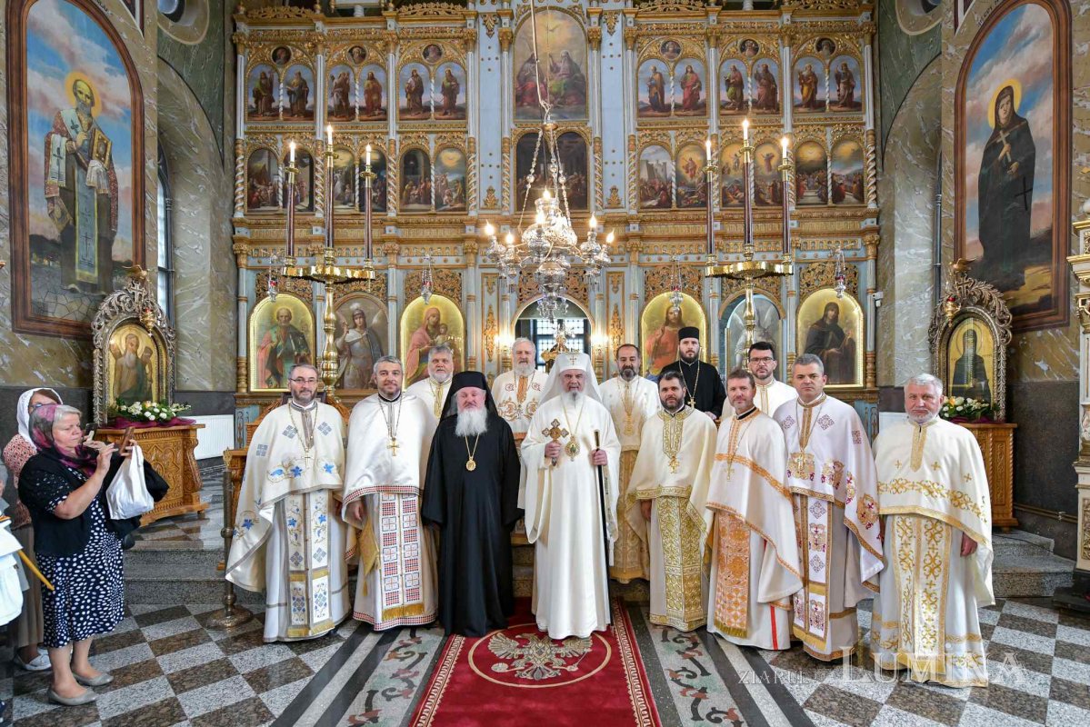 Patriarhul României a resfințit biserica istorică „Sfânta Vineri” din Ploiești 225974