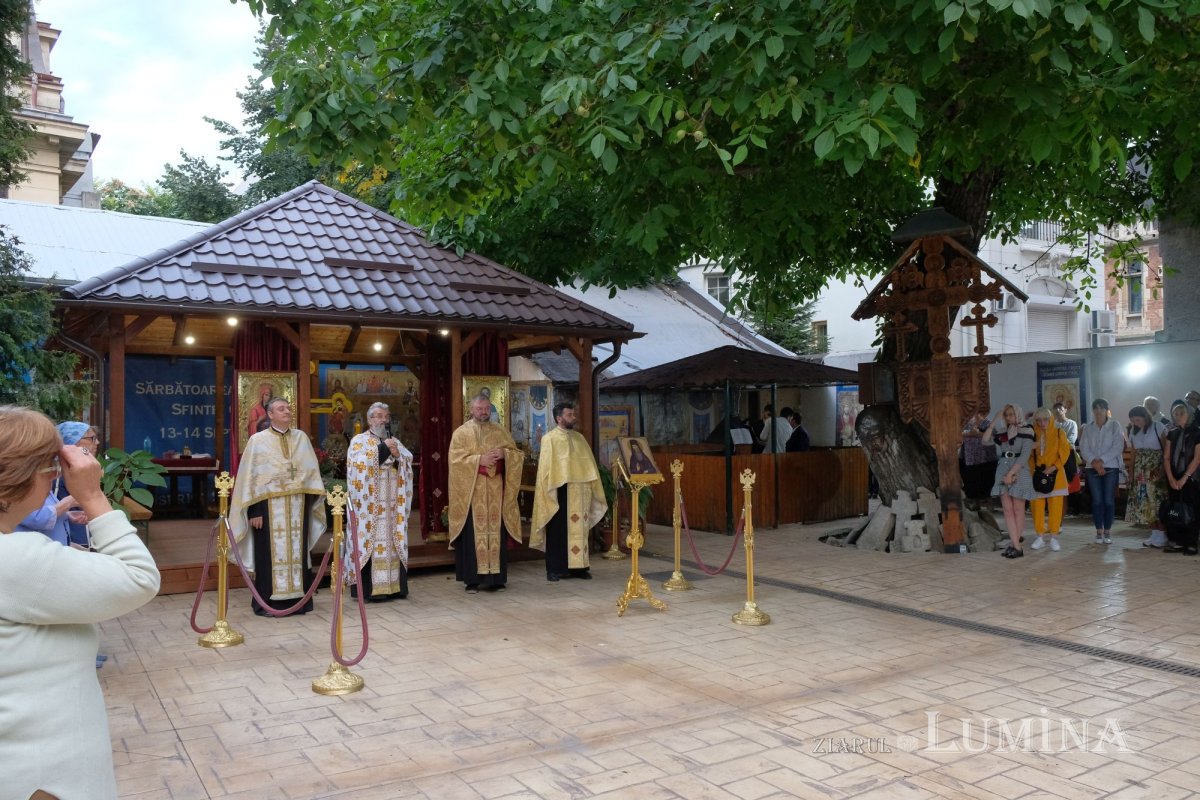 Procesiunea „Calea Sfintei Cruci, scară către Cer”, la Biserica „Sfântul Vasile cel Mare” de pe Calea Victoriei 226199
